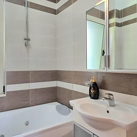 Lura 1 House 235 * Plazhi San Pietro