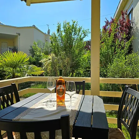 Lura 1 House 235 * Plazhi San Pietro