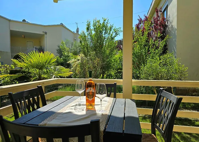 Lura 1 House 235 * Plazhi San Pietro